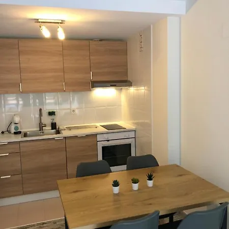 Atico Europa, Estacion 公寓